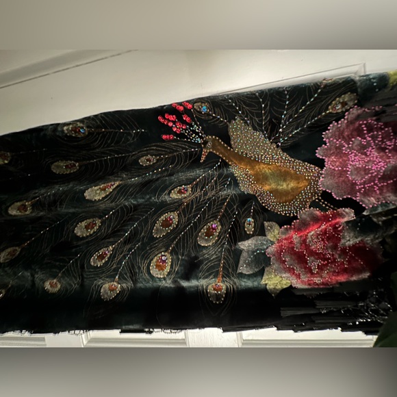 Shall, opera-fancy, textured, peacock design. - Picture 1 of 10